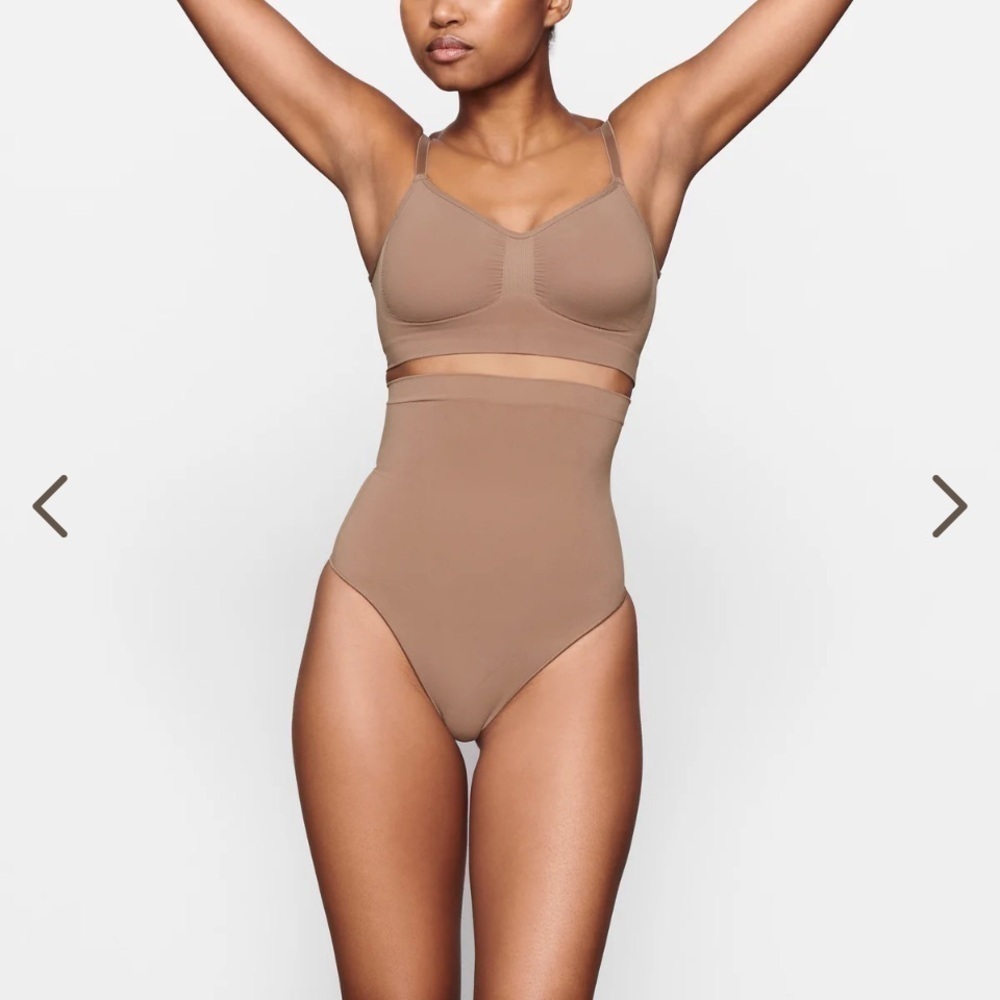 Skims Seamless Sculpt High Waisted Thong Shapewear in Sienna Size Small NWOT